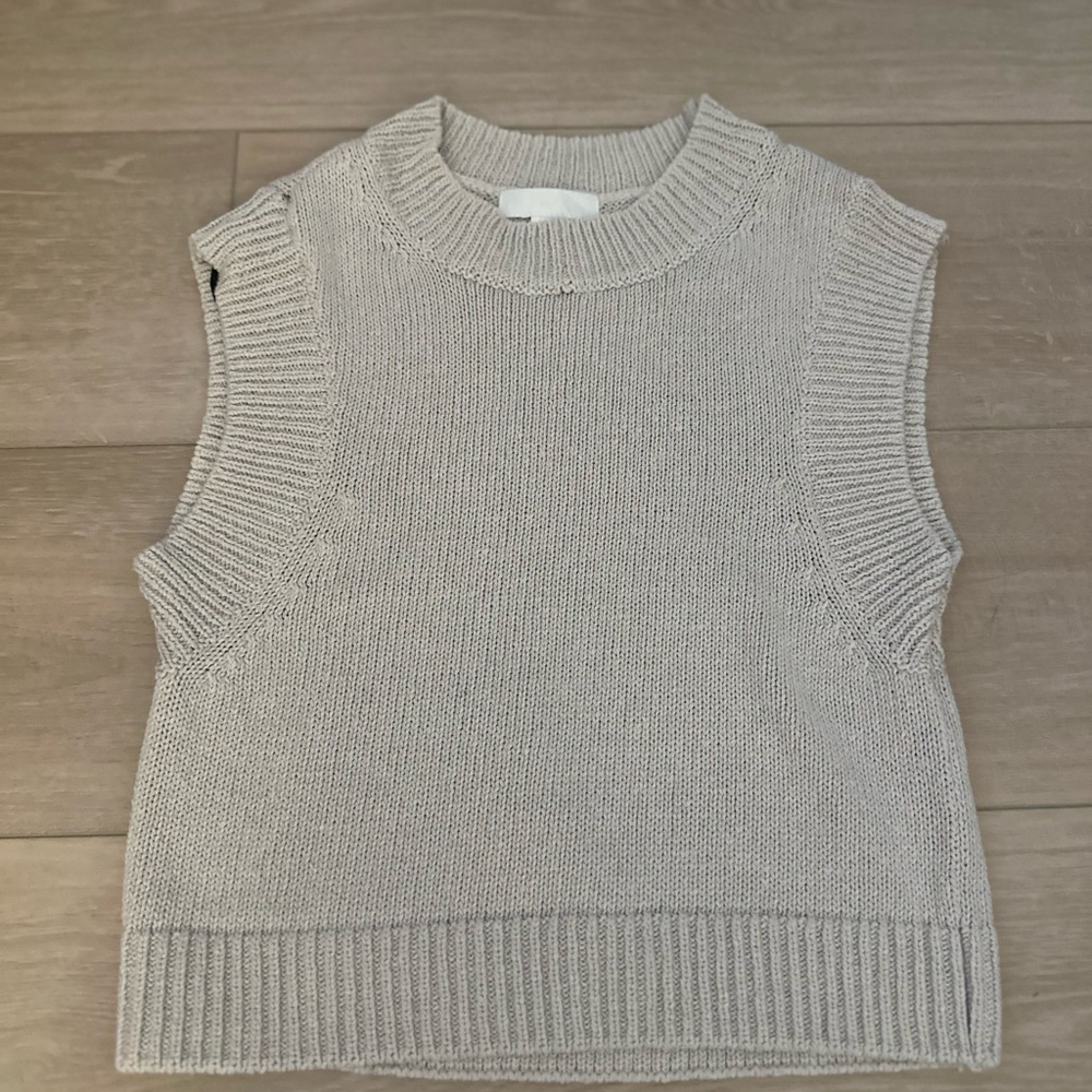 H&M Gray Sleeveless Knit Top